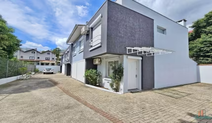 Casa em condomínio fechado com 3 quartos à venda na Rua Caetano Pedroni, 85, Nossa Senhora da Saúde, Caxias do Sul por R$ 495.000