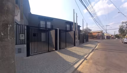 Casa com 2 quartos à venda na Rua Márcio Fernando Rocha, 15, Jardim Santa Bárbara, Sorocaba, 64 m2 por R$ 240.000