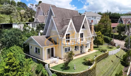 Sunset Boulevard: Casa em condomínio com vista panorâmica e muito sol