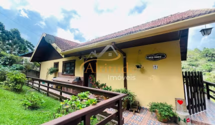 Casa Aconchegante em condomínio na região do Vale Encantado