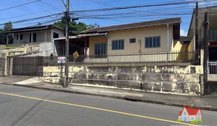 Imperdivel ! Residencia em Alv. C/laje C/Parte Averbada + Edicula e Terreno C/Area de 366 m2 No Jardim Iririu!