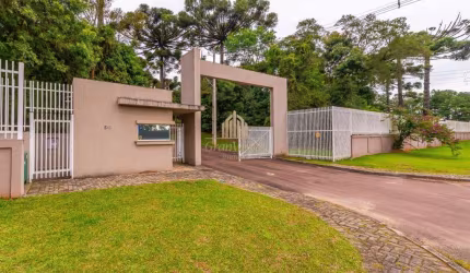 Terreno em condomínio fechado com área verde preservada