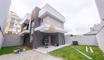 Sobrado a venda com 3 suítes, 4 banheiros, 5 vagas e 168M²