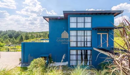 Casa em condomínio mobiliada com 3 suítes