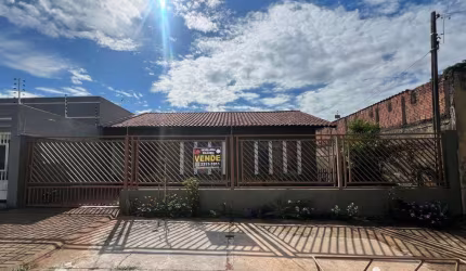 Casa com 3 dormitórios à venda, 154 m² por R$ 450.000,00 - Vila Oliveira - Rolândia/PR