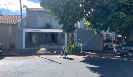IMÓVEL COMERCIAL COM 3 DORMITÓRIOS E EDICULA PRÓXIMO AO CONFIANÇA MAX. VENDA OU LOCAÇÃO