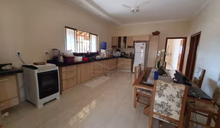 Excelente residência com 03 dormitórios sendo 1 suíte - Arealva
