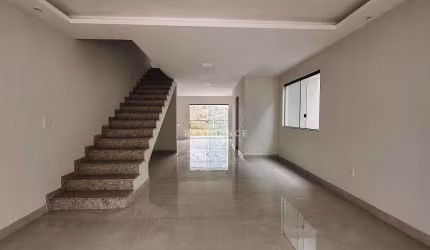 Casa de alto padrão no Centro de  Pinheiral com condições especiais!