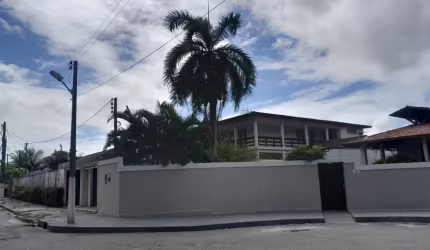 À VENDA: Casa no Condomínio Jardim do Horto II - 471m² de área construída e 828m² de área total.