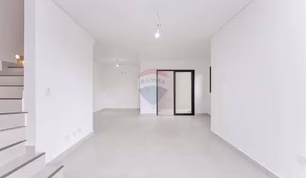 Sobrado a venda Vista Alegre, 1 suíte, 1 demi suíte e 2 churrasqueiras.