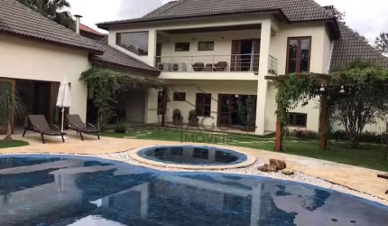 Quer lazer e conforto dentro de casa? Este é o imóvel certo para você! 4 suítes, 7  banheiros, cond