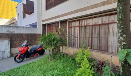 Excelente casa sobrado à venda no Tatuapé, de 268m², com 5 dormitórios, dividido pela parte superio