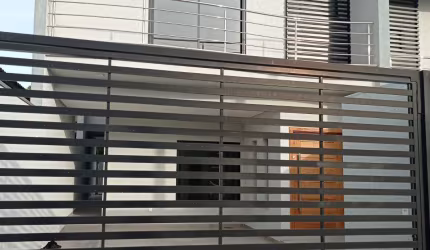 SOBRADO RESIDENCIAL À VENDA NO CENTRO PRÓXIMO DA PRAIA