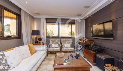 Apartamento com 158.0 m², à venda no bairro Água Verde.