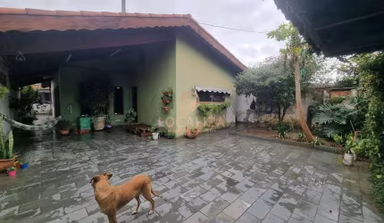 Casa Térrea à Venda - 3 quartos e edícula - 143m² - Bairro Cidade Jardim em Jacareí