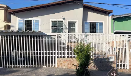 Casa com 3 quartos à venda na Rua Joaquim de Sousa Vilela, Vila Santana, Campinas, 150 m2 por R$ 640.000
