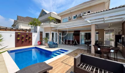 CASA TRIPLEX DECORADA COM 3 SUÍTES