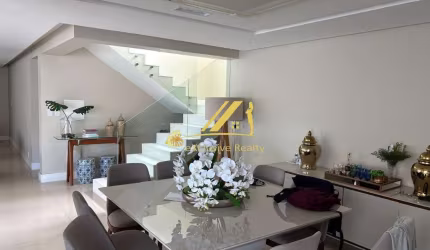 Casa em Alphaville 2. Toda mobiliada. 4/4 sendo 3 suítes podendo reverter para 4 suítes Dependência completa