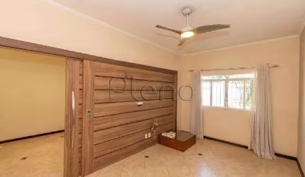 Casa à venda com 3 quartos no Parque São Quirino, Campinas.