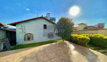 Casa 3 Quartos Suíte, 2 Vagas, Bairro Camargos