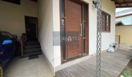 Casa 4 Quartos, 2 Suítes, 6 Vagas. Castelo- BH.