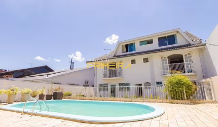 Casa com Piscina no Jardim das Américas