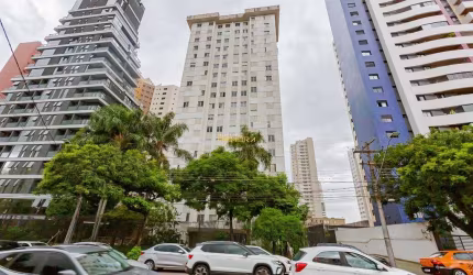 Apartamento Semimobiliado à Venda no Batel