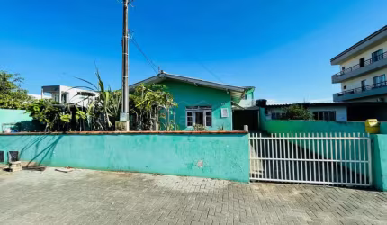 TERRENO DE 300M², COM 3 CASAS, PARA VENDA R$550.000,00, BAIRRO SÃO PAULO, NAVEGANTES/SC