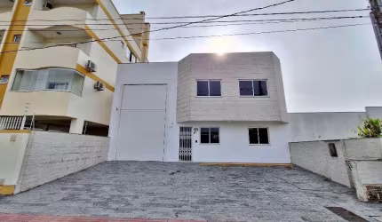 Casa comercial para alugar no Forquilhinhas, São José  por R$ 9.500