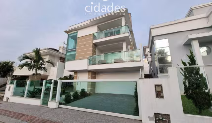 Casa Triplex a venda na Pedra Branca