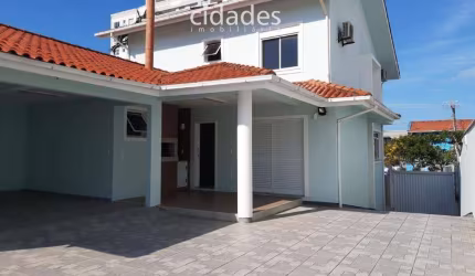 CASA RESIDENCIAL/COMERCIAL 2 pisos, amplo terreno e muito bem construída