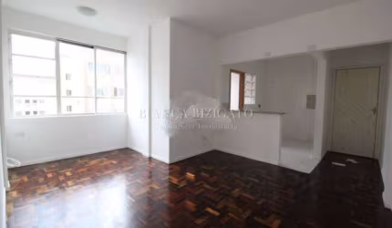 Amplo Apartamento com 2 Dormitórios no Centro