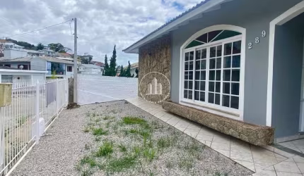 Casa 4 Quartos com 2 Suítes e 200m² - Centro