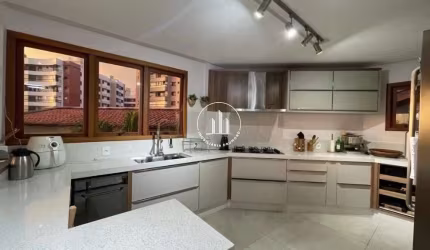 Casa com 4 dormitórios, sendo 2 suítes