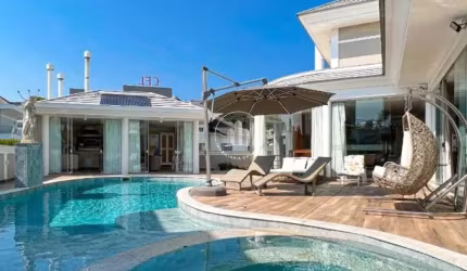 Casa 1200m² com 5 Quartos e Suítes em Jurerê Internacional