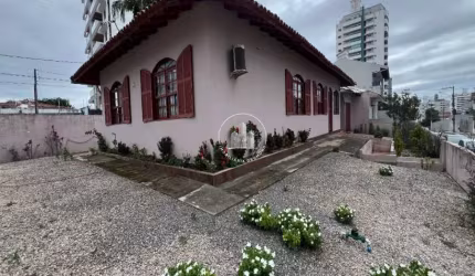 Casa 4 Quartos com 1 Suíte e 187m² - Barreiros