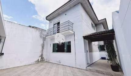Sobrado para venda com 3 quartos, sendo 2 suítes, 180m²