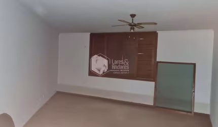 Casa tipo para venda com 4 quartos, sendo 4 suítes, 770m²