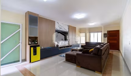 Sobrado para venda com 4 quartos, sendo 4 suítes, 213m²