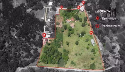 Chácara a 600 MTS do asfalto, Contendo 4 residências principais e 1 ponto comercial.