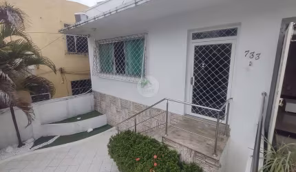 Casa com 4 quartos para alugar, bairro Centro, Manaus-AM