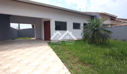 Casa térrea em Peruíbe com 2 quartos, sendo 1 suíte e quintal para lazer