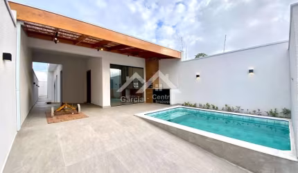 Casa nova com piscina em Peruíbe