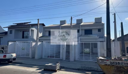 Sobrado geminado com 3 dormitórios, novo, aceita financiamento, em Pirabeiraba
