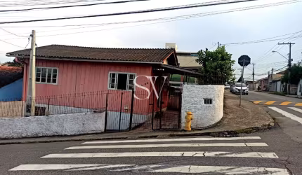 Vendo  02 casas no mesmo terreno com 05 Dormitórios e 01 Kitinet no bairro Capoeiras em Florianópolis-SC