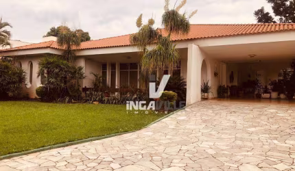 Na Zona 5 uma linda casa em um terreno de  2.233 m²