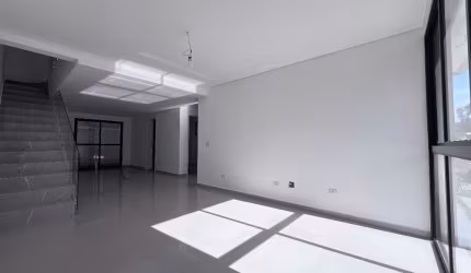 Sobrado  3 dorm. c/ suíte - Condomínio Fechado