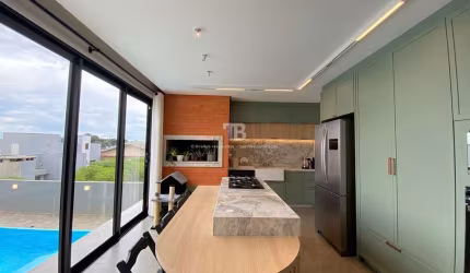 Casa no Desbravador com piscina, 3 dormitórios e varanda espaçosa