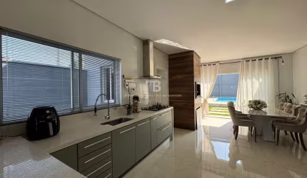 Casa Residencial SemiMobiliada com Piscina, à Venda Próximo ao Shopping Pátio