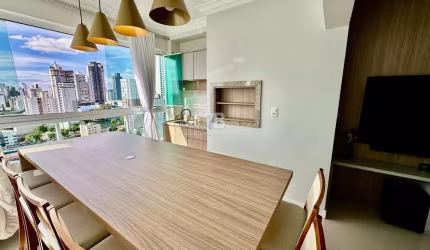 Apartamento semimobiliado com 3 suítes e 3 vagas no bairro Santa Maria